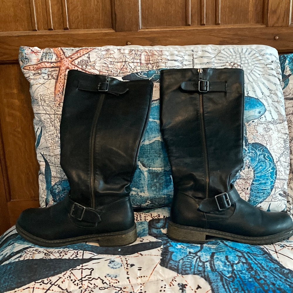Skechers Boots. Black  size 7 1/2